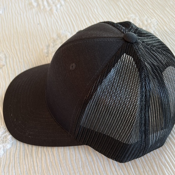 Black mesh, back trucker hat-NWOT - Picture 4 of 7